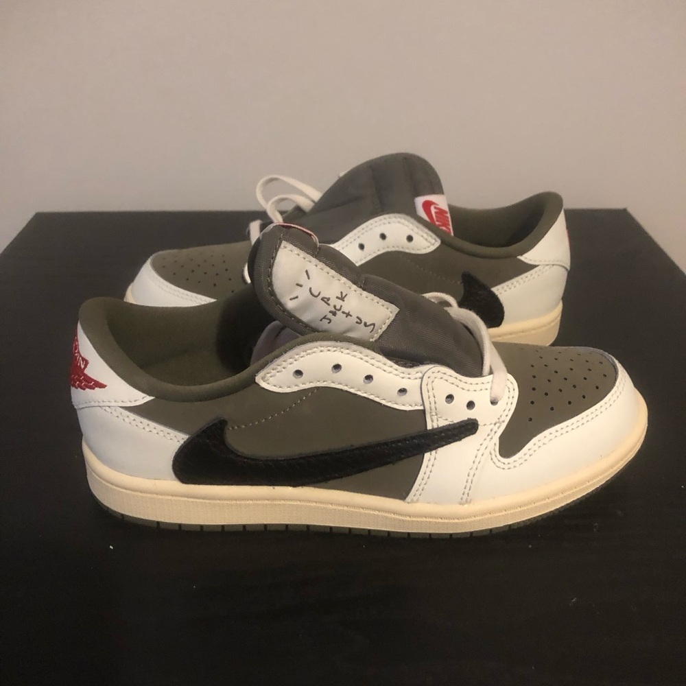 TRAVIS SCOTT X JORDAN 1 LOW OG SP 'REVERSE OLIVE / MEDIUM OLIVE
 Size 3